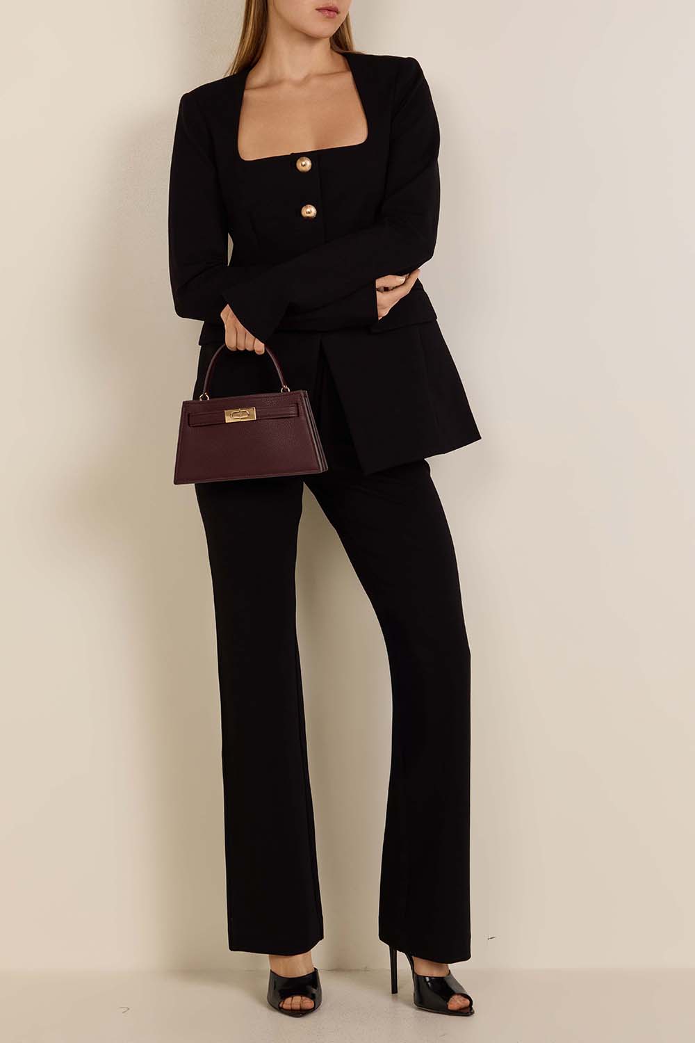 חולצה מחויטת בסגנון בלייזר